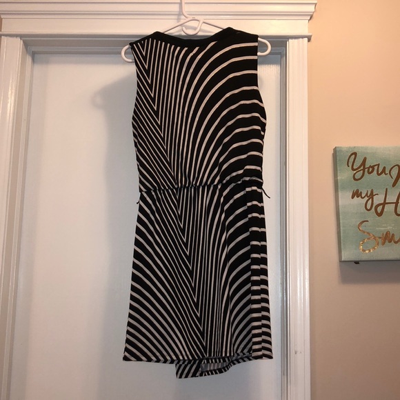 Faux wrap around dress - Picture 4 of 4